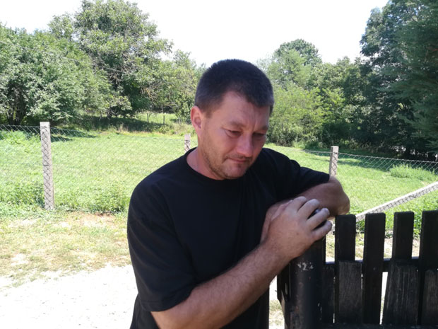 На кревету уз мртвог младића мајица бивше девојке и бројанице за њих двоје